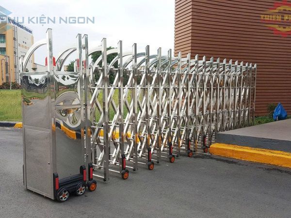 Cung cấp cổng xếp Inox tại TPHCM, giá tốt